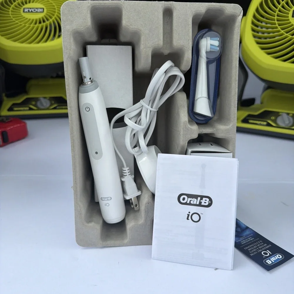 Oral-B iO Series 3 Rechargeable Electric Toothbrush - Matte White